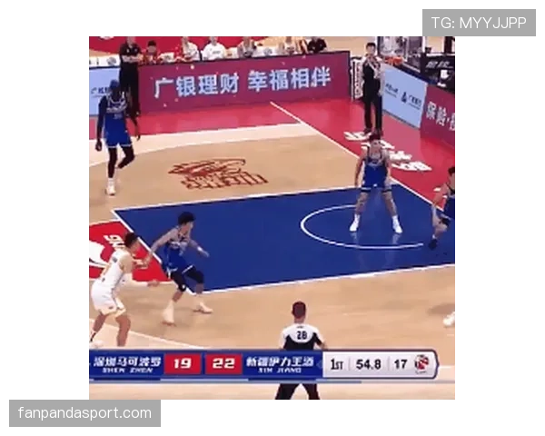 解释篮球比赛中的底线发球规则，让你轻松学会操作方法。